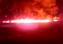 Пожар на нефтепроводе в Саратовской области. Кадр видеозаписи