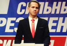Дмитрий Мякшин на собрании единоросов. Источник: zaks.ru
