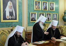 На заседании Священного Синода. Фото: patriarchia.ru