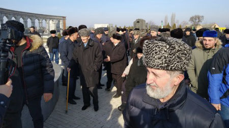 В Назрани на митинге памяти жертв репрессий освистали Евкурова