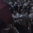 Гонконг: многотысячные протесты переросли в столкновения